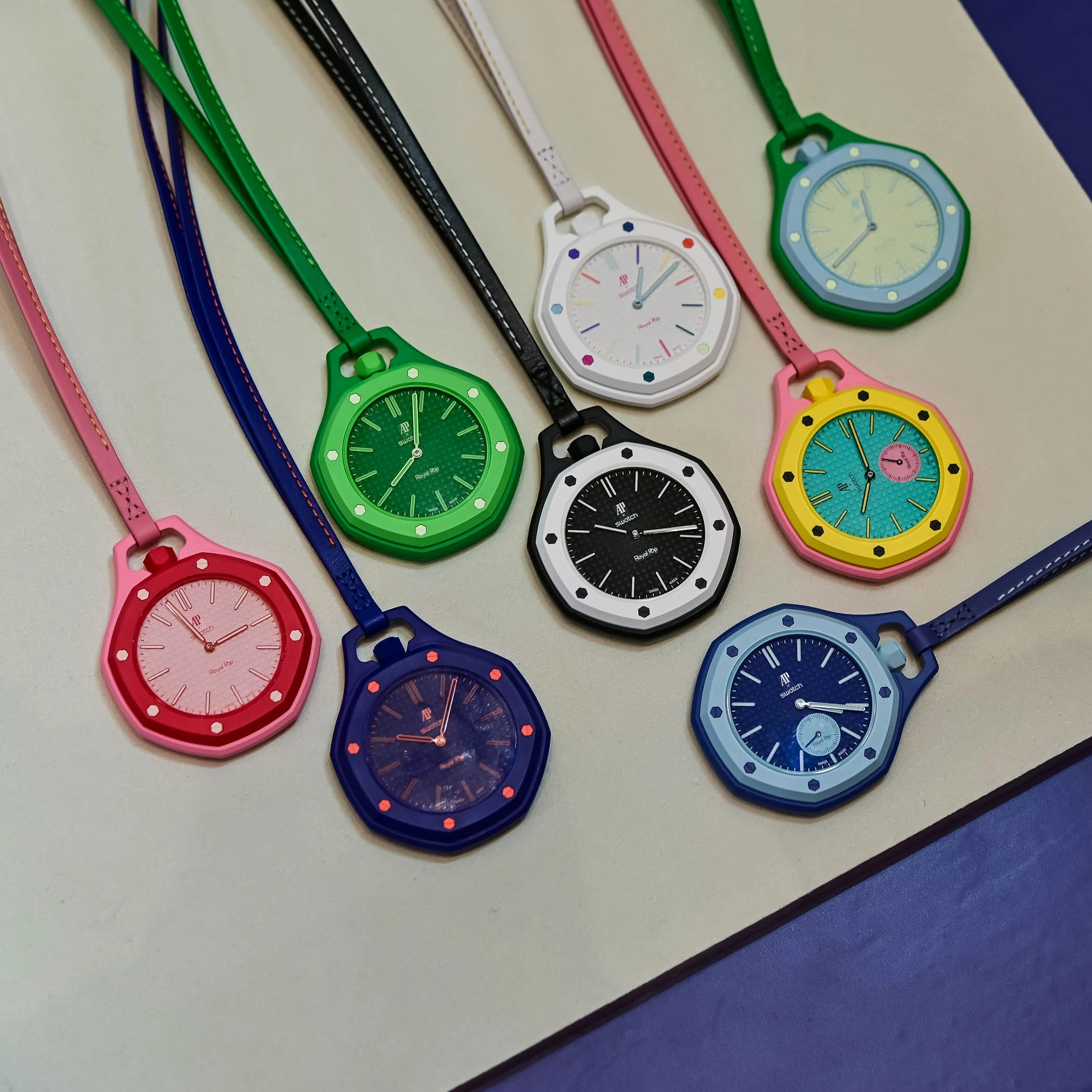 Colección completa de Royal Pop Pocket Watch con sus correas y carcasas de colores